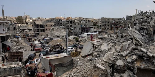 Palestinienii fug din Khan Yunis după un nou ordin de evacuare al IDF FOTO EPA-EFE