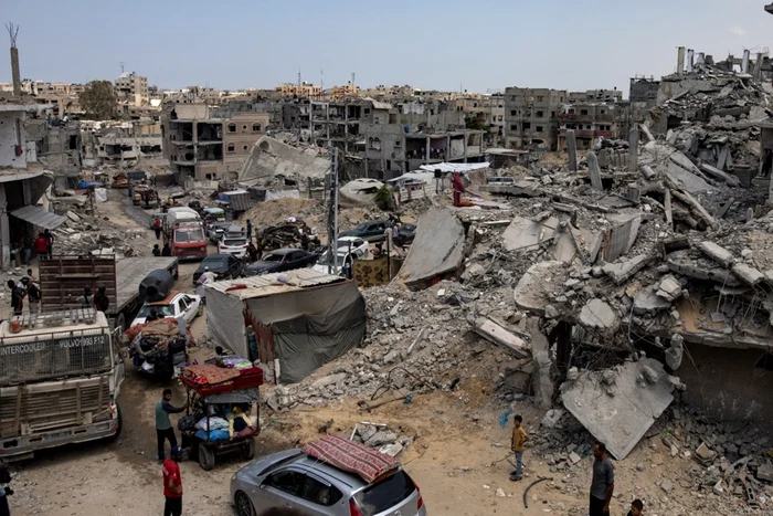 Palestinienii fug din Khan Yunis după un nou ordin de evacuare al IDF FOTO EPA-EFE