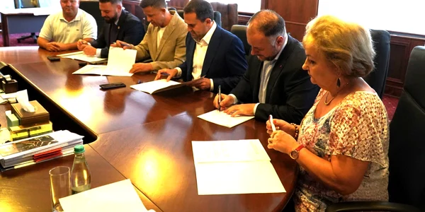 Mariana Miclaus, metrorex ciprian ciucu primarii sectoarelor 2 si 5 si primarul bragadiru la semnarea protocolului pentru metroul Bragadiru Voluntari jpg