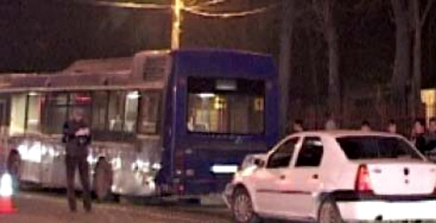 Răzvan Urucu (25 de ani), bărbatul care a provocat accidentul, este poliţist comunitar