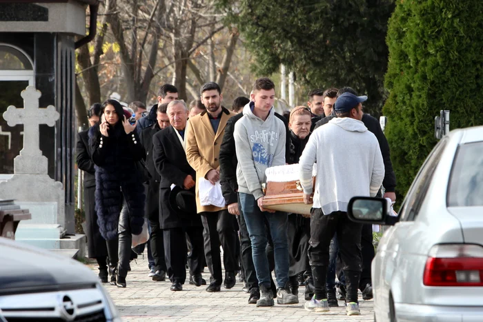 Maria Cârneci și-a condus soțul pe ultimul drum joi, 28 noiembrie