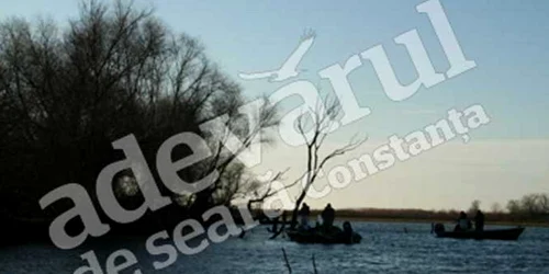 Poliţiştii spun că tinerii braconau pe lacul Sinoe