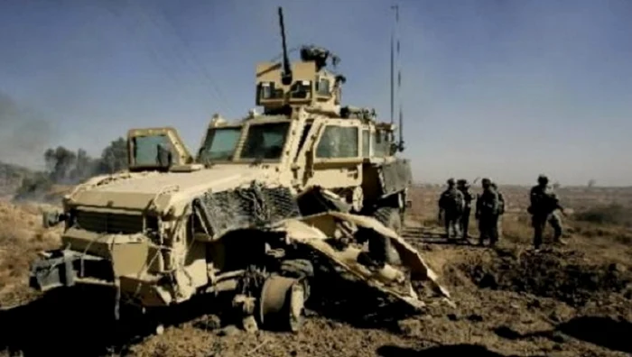 
    Vehiculul blindat în care se afla cei cinci soldați români a fost distrus Foto:MApN  