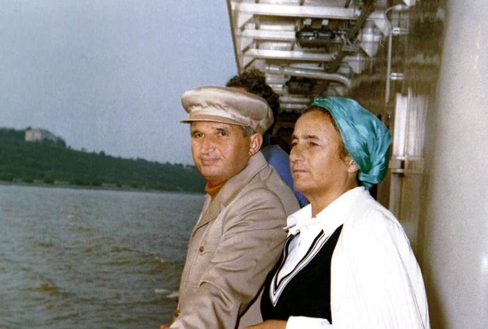 Cuplul Ceaușescu, în vacanță, pe Dunăre. FOTO: Fototeca online a comunismului românesc