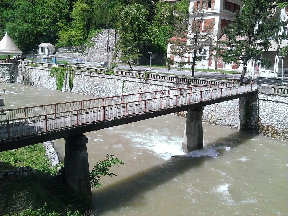 Apele Cernei sunt umflate