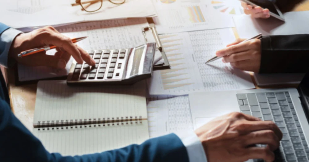 O parte dintre români vor plăti rate mai mici la creditele în lei în 2026. Estimările specialiştilor