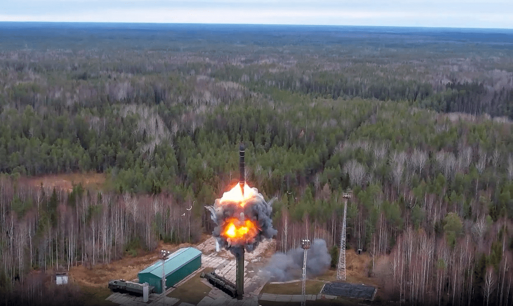 Rusia somează SUA să-și retragă bombele nucleare din străinătate 