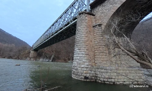 Podul peste Olt valea Fratelui  Foto Daniel Guță ADEVĂRUL   (10) jpg