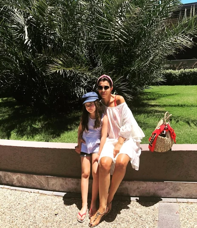 2 simona patruleasa in vacanta sexy in costum de baie la plaja 1 jpg jpeg