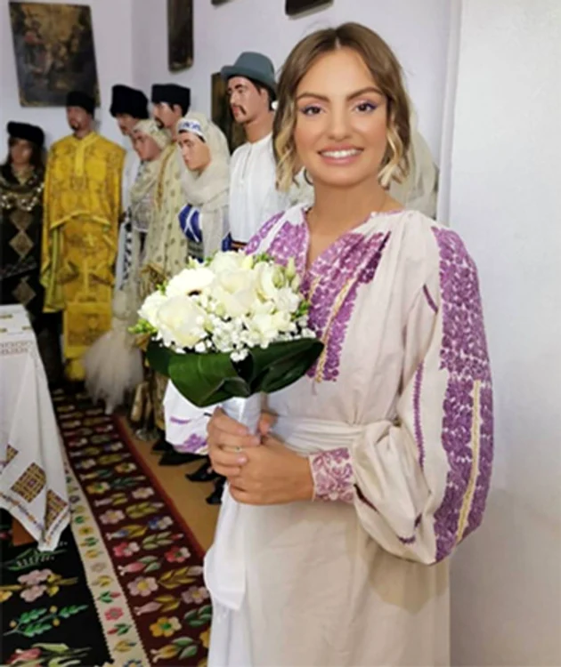 
    Cei doi au fost cununați de Elena Lasconi, la Câmpulung  