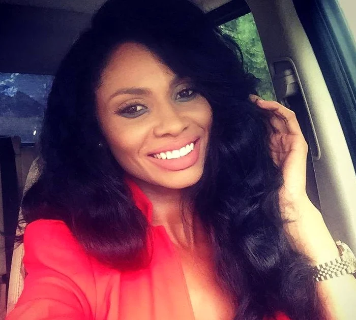 
    Laurette încă poartă bustiera recomandată de medicFoto: captură Teo Show  