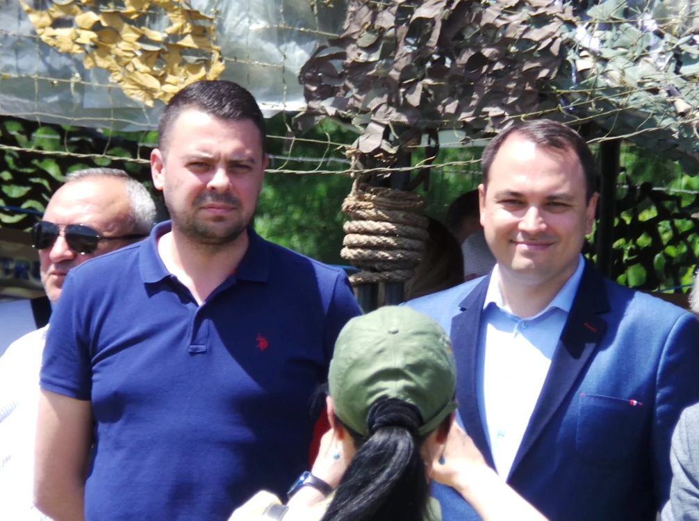Dorian Alecsandrescu (stânga) este ginerele soţiei actuale a primarului Cristi Misăişă (dreapta) FOTO: Ştefan Borcea