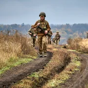 Membri ai brigăzii Hartia se antrenează înainte de ajunge pe front FOTO EPA EFE jpg