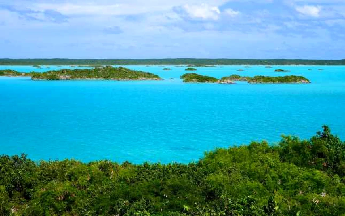 Grace Bay din insula Providenciales FOTO TripAdvisor.com