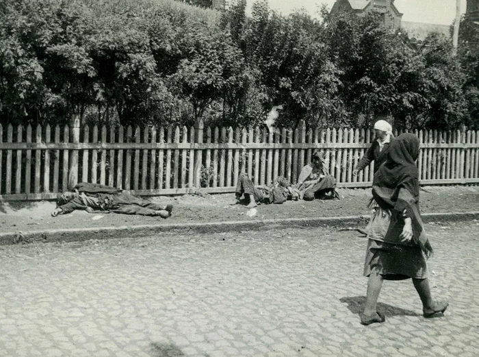Oamenii mureau pe străzile din Harkov FOTO wikipedia