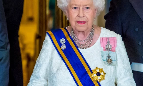 Regina Elisabeta a II a (9) jpg