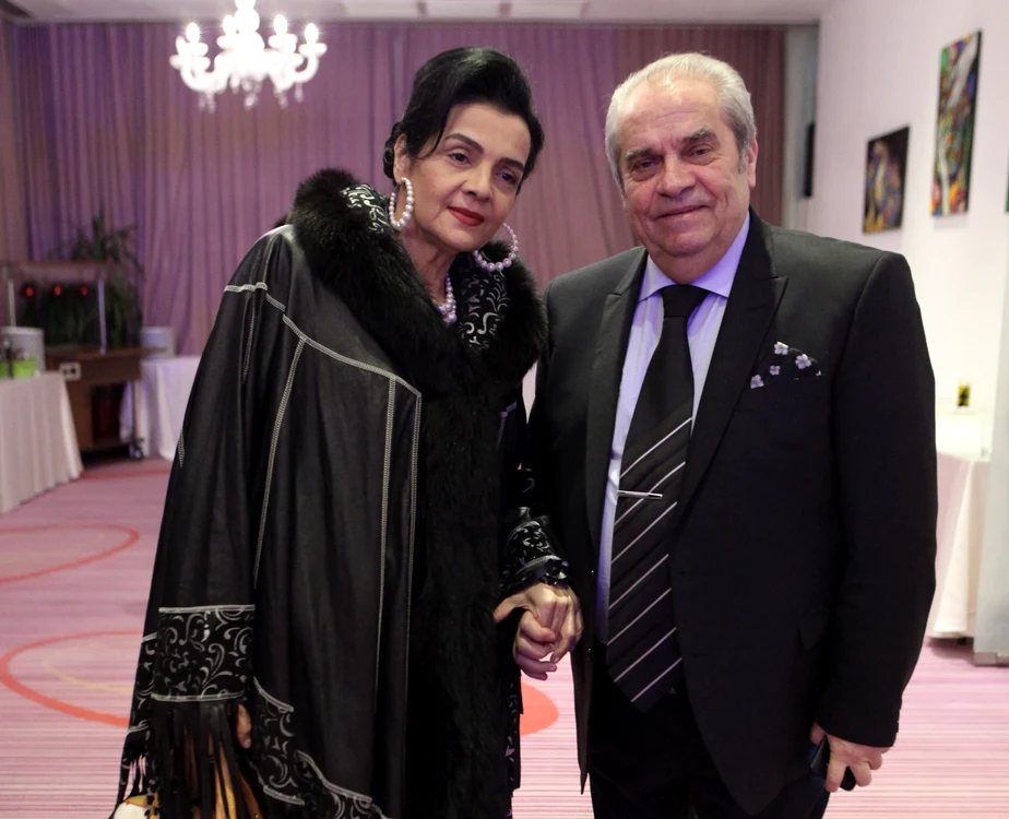
    Cornelia Catanga și soțul ei, Aurel Pădureanu, au fost la relansarea Casei de Discuri Electrecord. Ea va cânta un remix, ”Lelițo, fa”, muzică lăutărească cu pop-house  