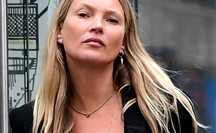 
    Pentru a o vedea în sânii goi pe Lottie, admiratorii trebuie să plătească 20 de dolari pe lună  