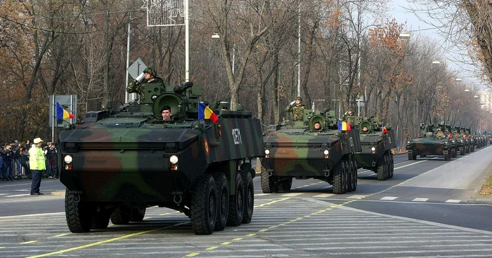 Militarii vor defila cu tot echipamentul din dotare. FOTO: Arhiva Adevărul