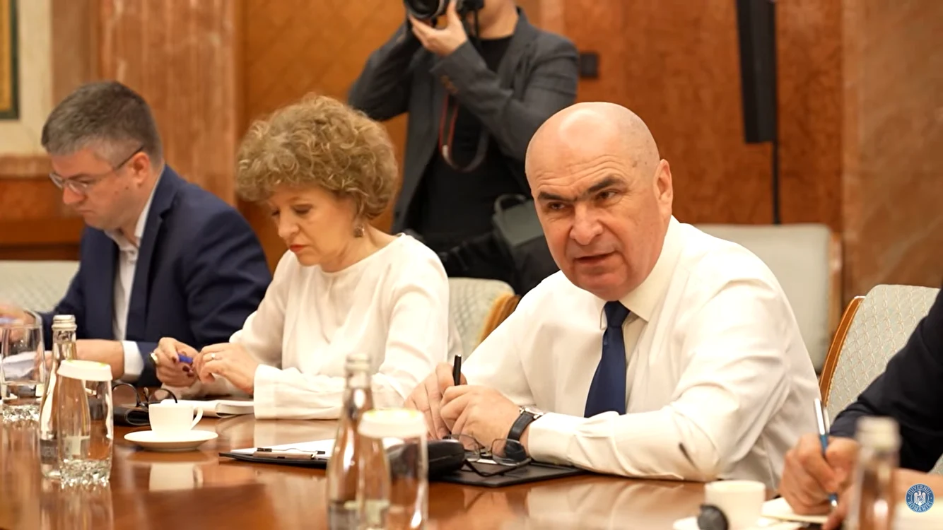 La reuniunea de la Palatul Victoria au participat mai mulți oficiali. FOTO: captură video YouTube
