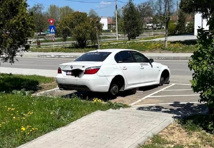 BMW-ul a fost găsit fără roți de proprietar FOTO IPJ Bacău