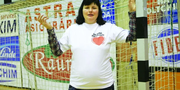Luminiţa Dinu a purtat cu plăcere tricoul campaniei "Inimă pentru copii"