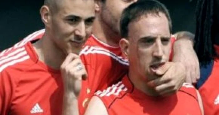 FOTBAL: Benzema şi Henry sunt nemulţumiţi de remiza cu România