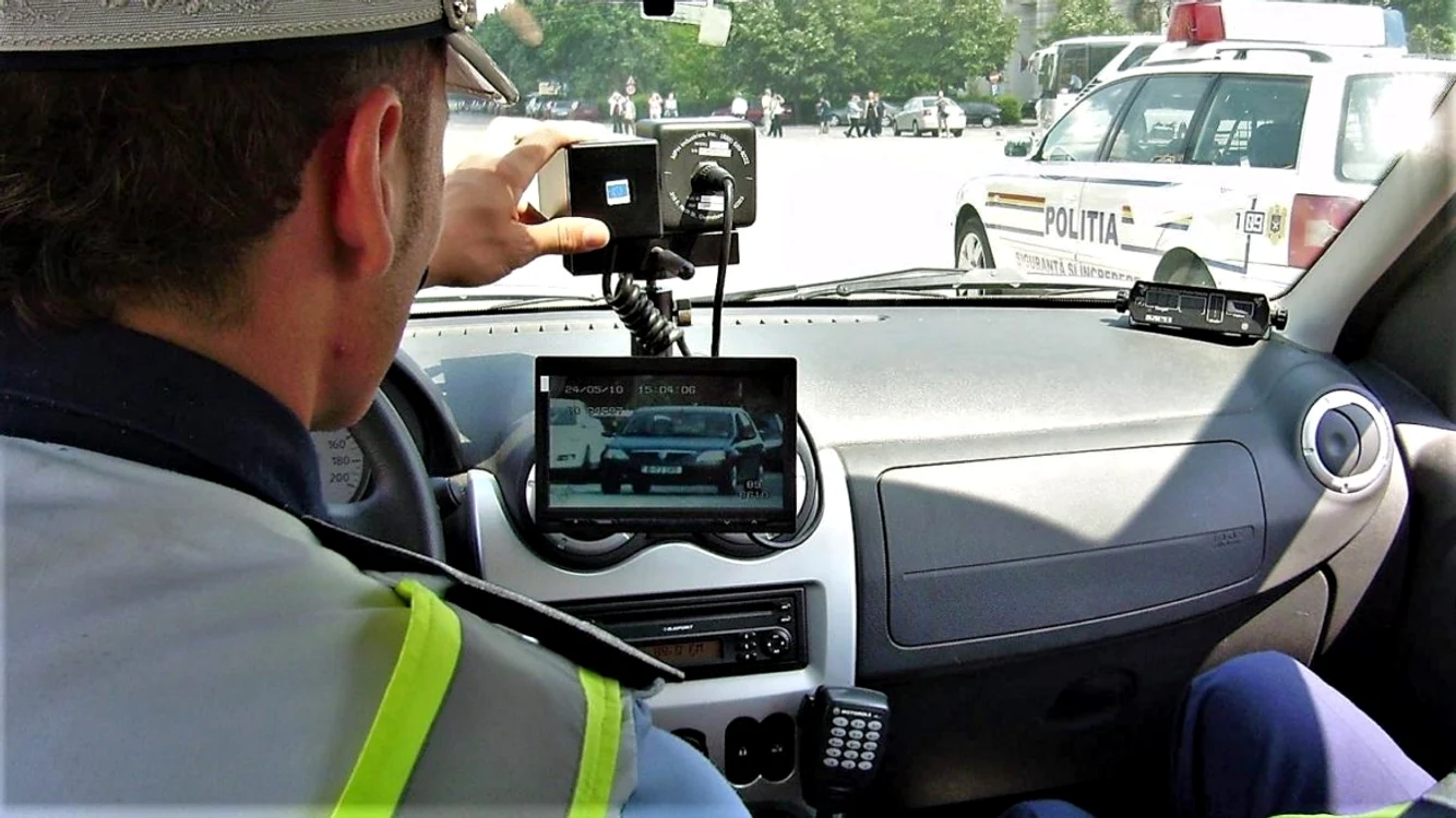 Șoferul a fost prins cu 145 de km/h în localitate Foto: Arhivă Adevărul