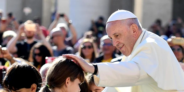 Papa Francisc sosind in Piata Sfantul Petru FOTO EPA-EFE