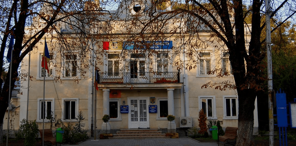 Primărie executată silit de un constructor. Edilii, nemulțumiți de calitatea lucrărilor 