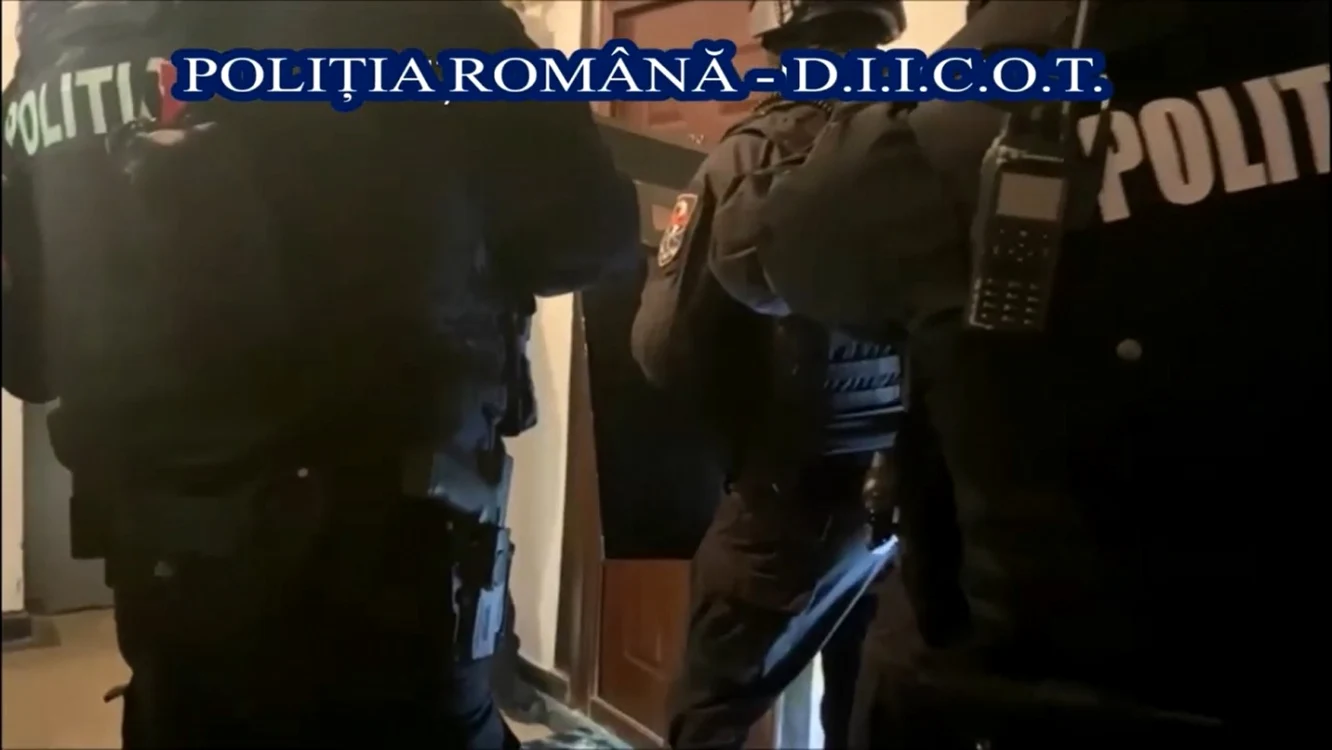 Percheziţii la persoane suspectate de trafic de persoane trafic de minori trafic de droguri şi proxenetism Foto DIICOT