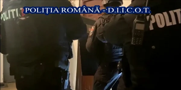 Percheziţii la persoane suspectate de trafic de persoane trafic de minori trafic de droguri şi proxenetism Foto DIICOT