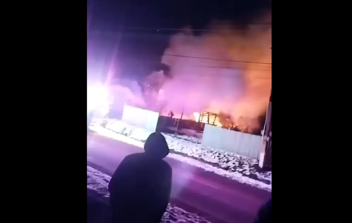 Casa bătrânului a ars din temelii. FOTO captură video Vaslui TV