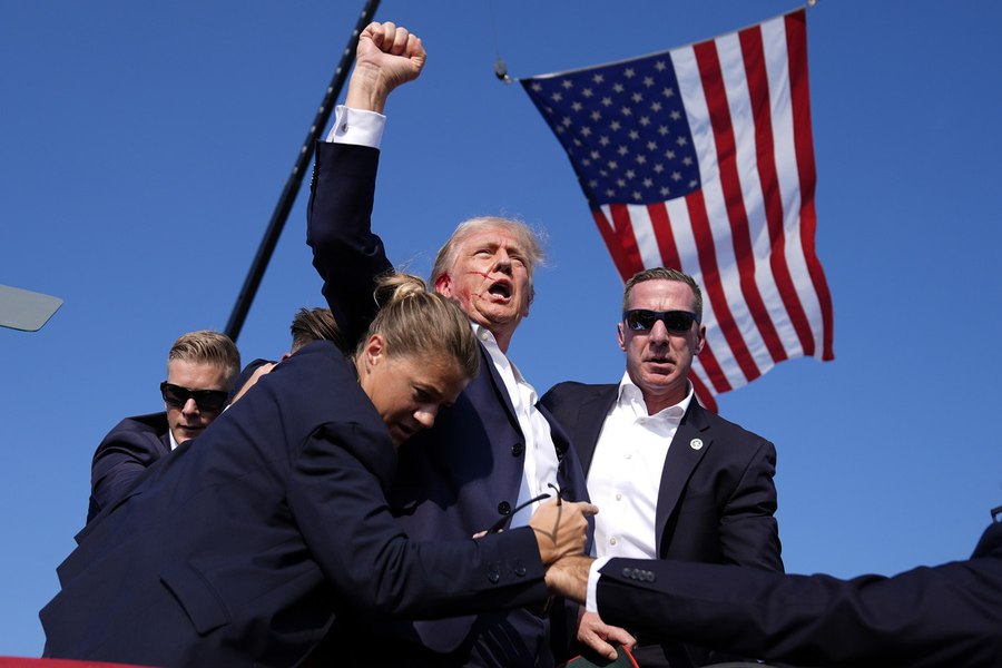 Fotograful care a surprins imaginea lui Trump însângerat și cu pumnul ridicat, exclus din Biroul Oval: „Ne ucide”