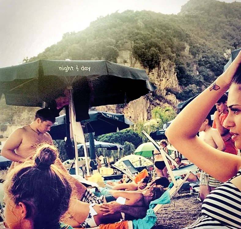 Antonia şi Maya s-au relaxat la plajă