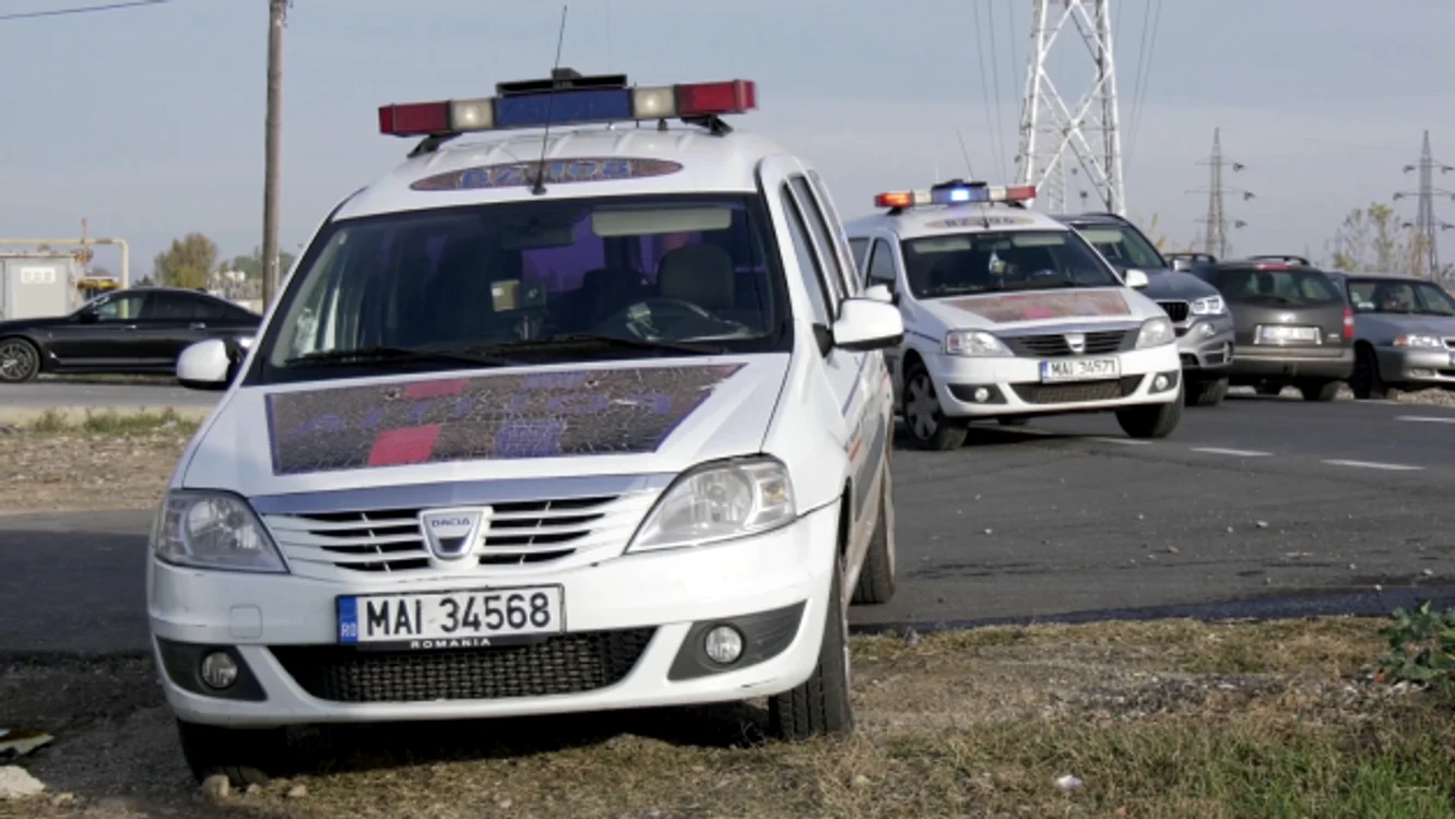 O tânără a fost lovită pe trecerea de pietoni de un şofer neatent