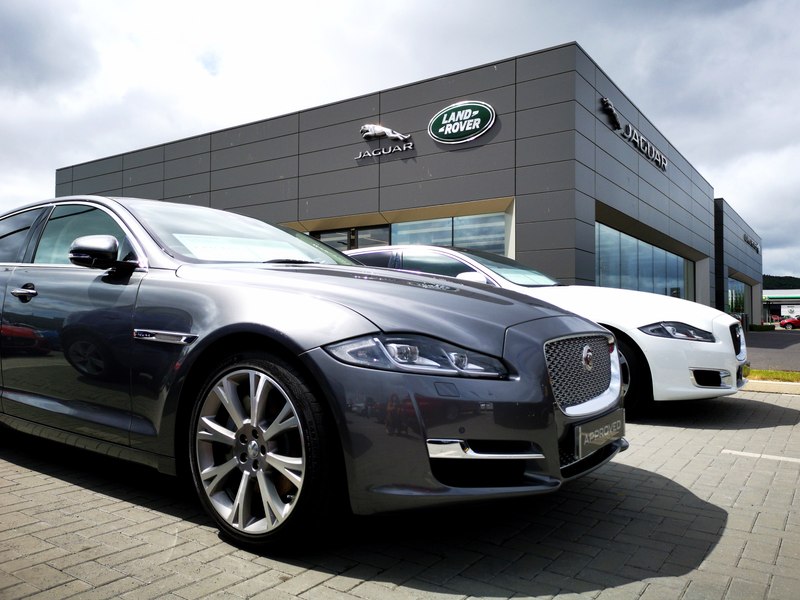 Gigantul auto britanic Jaguar Land Rover întrerupe livrările de mașini către SUA