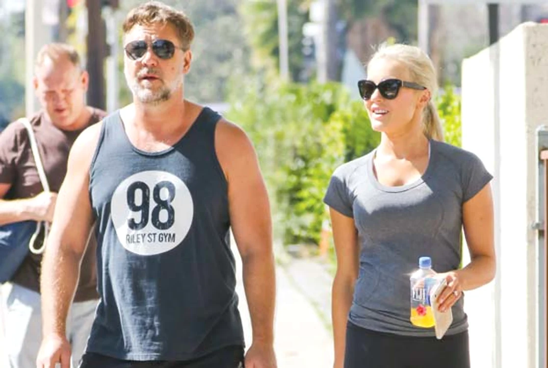 
    Russell iese la jogging cu o blondă tinericăfotografii: Guliver/splashnews/gettyimages  