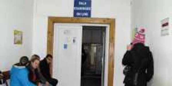 Numărul persoanelor interesate să urce la volan este în scădere