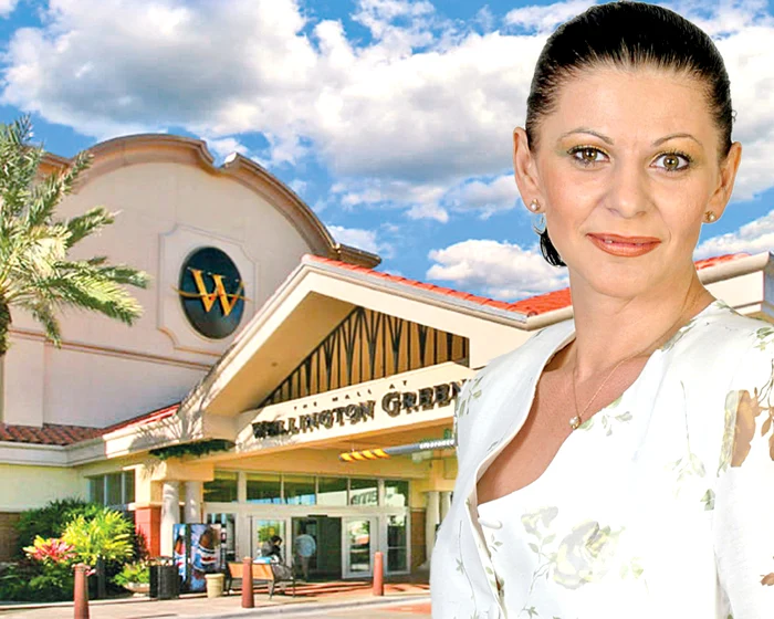 
    Elena Cârstea lucrează de câteva zile la magazinul Nordstrom, din Wellington Green Mall  