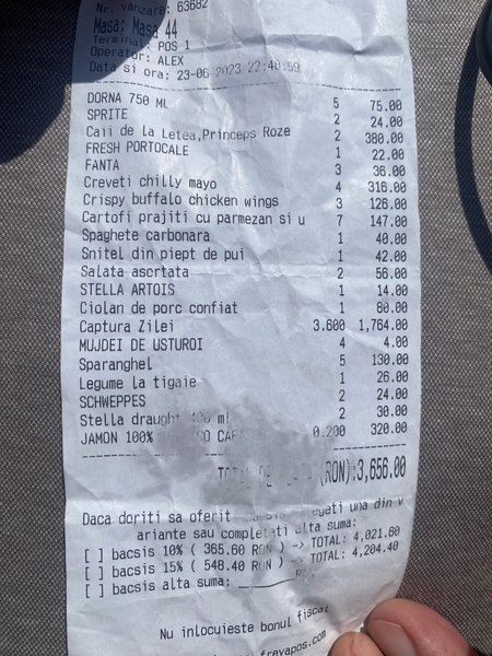 Nota de plată exorbitantă plătită de turiști, pentru un prânz în Năvodari: „Cumpăram trei porci de banii ăștia!“