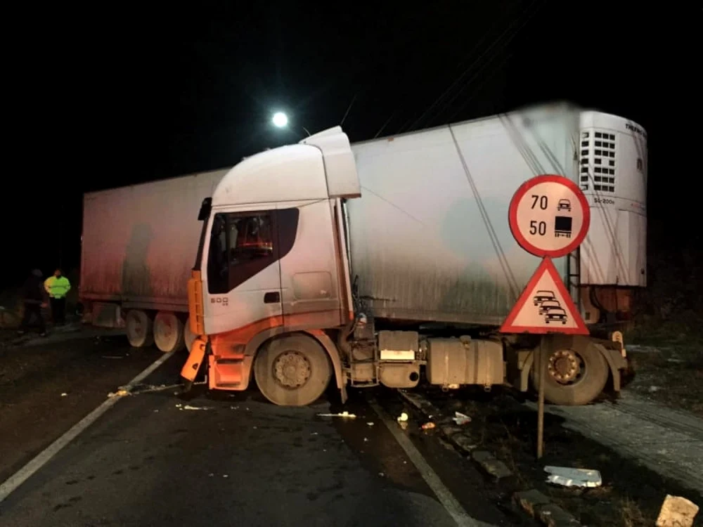 TIR derapat pe DN1 FOTO IJP PH