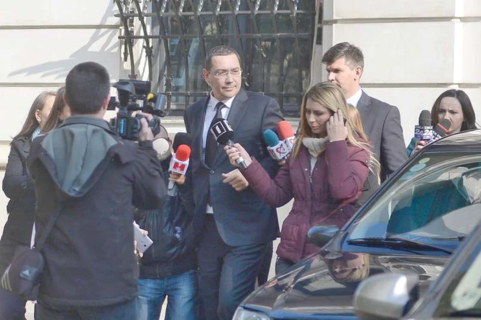 
    Ponta, la ieşirea de la Înalta Curte de Casație și Justiție  