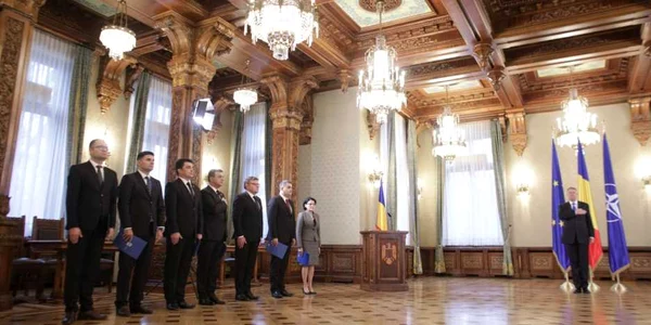 Depunere jurământ miniştri noi guvernul Dăncilă / FOTO Inquam Photos / Octav Ganea / 20 nov 2018