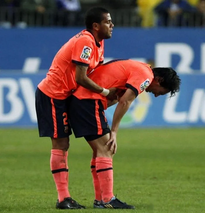 Dani Alves şi Leo Messi, într-un moment de maximă apropiere