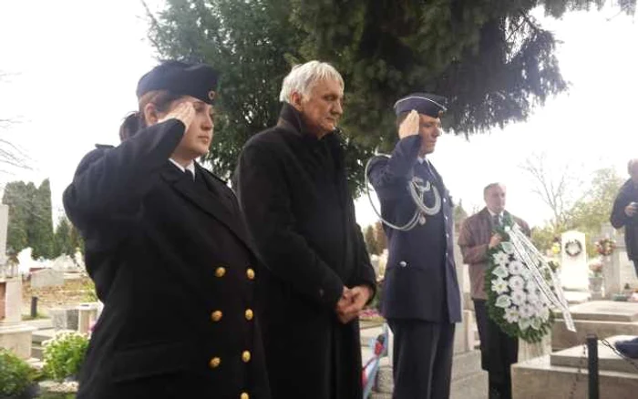 Rolph Maruhn, consulul Germaniei de la Timişoara, la depunerea de coroane la monumentul aviatorilor germani FOTO Ştefan Both