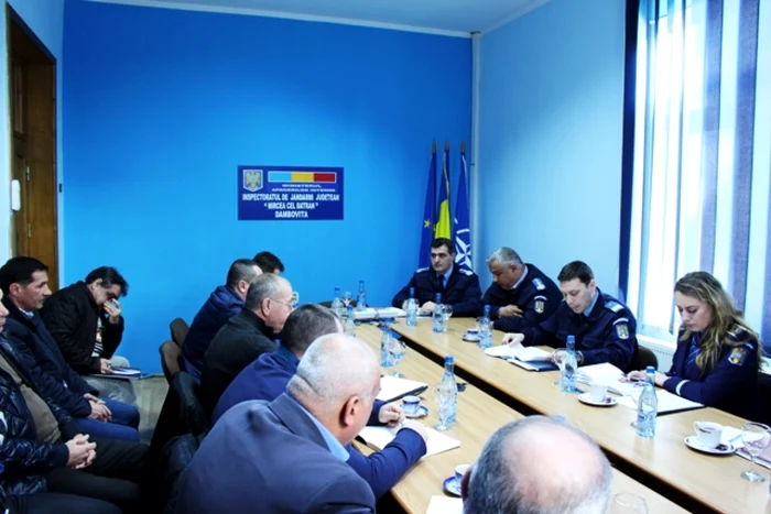 Jandarmii dâmboviţeni caută o soluţie pentru stoparea violenţei la evenimentele sportive