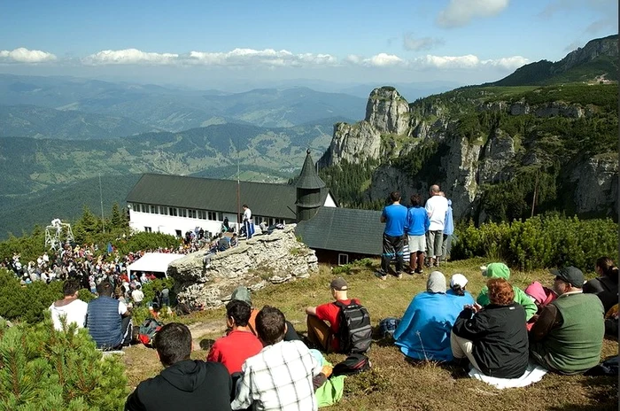 Pe 6 august este hram la schitul de pe Ceahlau FOTO VizitNeamt.ro