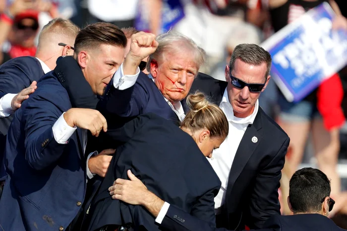 Donald Trump împușcat la un miting de campanie în Pennsylvania FOTO EPA-EFE