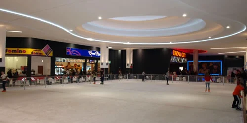 Patinoarul din incinta Promenada Mall 